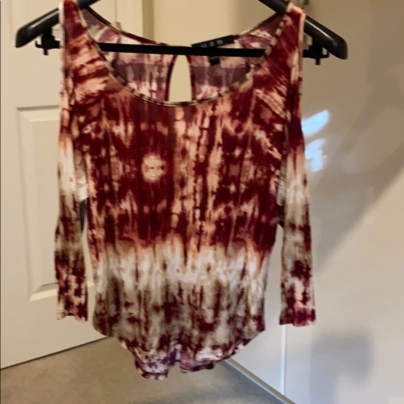 ❌Sold Tie-dyed cold shoulder shirt❌sold❌ - Picture 6 of 10
